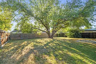 2742 E Pepperidge Dr, Lancaster, TX 75134 - Photo 27