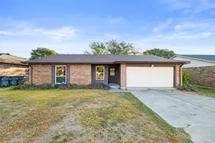 2742 E Pepperidge Dr, Lancaster, TX 75134 - Photo 3