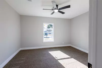 606 SE 10th Street, Grand Prairie, TX 75051 - Photo 17