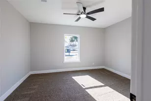 606 SE 10th St, Grand Prairie, TX 75051 - Photo 17