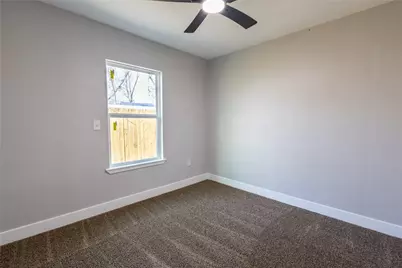 606 SE 10th Street, Grand Prairie, TX 75051 - Photo 15