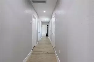 606 SE 10th St, Grand Prairie, TX 75051 - Photo 13