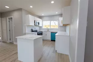 606 SE 10th St, Grand Prairie, TX 75051 - Photo 7