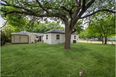 1802 Ederville Road S, Fort Worth, TX 76103 - Photo 5