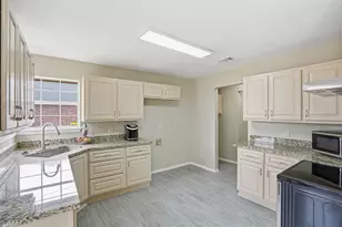 3917 Country Meadows Cir, Granbury, TX 76049 - Photo 9