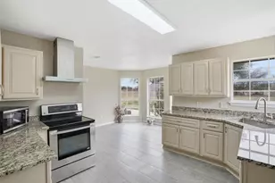 3917 Country Meadows Cir, Granbury, TX 76049 - Photo 7