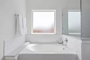 204 Cliff Ct, Godley, TX 76044 - Photo 17