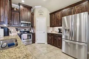 306 Donna Cir, Granbury, TX 76049 - Photo 11