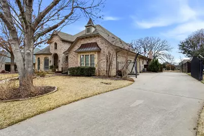 3913 Andrew Avenue, Denton, TX 76210 - Photo 3