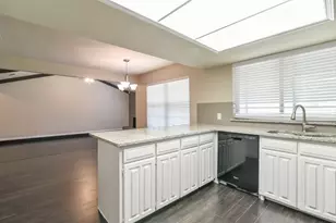 1808 Overbrook Dr, Arlington, TX 76014 - Photo 5