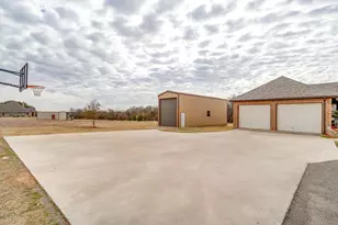 3303 Farm Land Ct, Granbury, TX 76048 - Photo 39