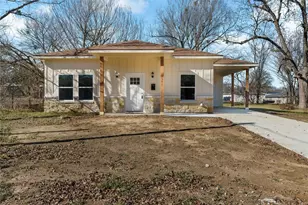 1371 10th St NE, Paris, TX 75460 - Photo 1