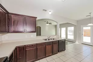 6728 Ohana Pl, Dallas, TX 75237 - Photo 9