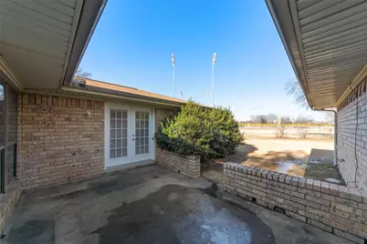 2827 Cross Timbers Drive, Irving, TX 75060 - Photo 29