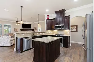 2038 Clive Dr, Granbury, TX 76048 - Photo 9