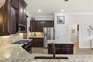 2038 Clive Dr, Granbury, TX 76048 - Photo 15