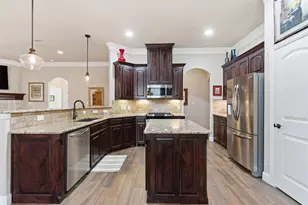 2038 Clive Dr, Granbury, TX 76048 - Photo 9