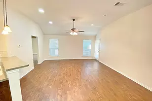 132 Hedgerow Ln, Lewisville, TX 75057 - Photo 3