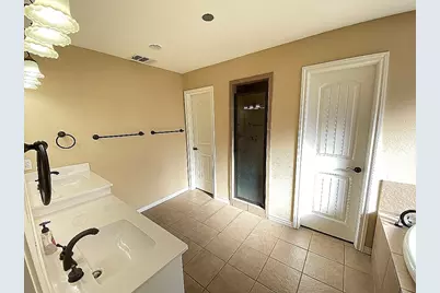 132 Hedgerow Lane, Lewisville, TX 75057 - Photo 9