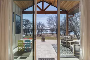 104 Park Ln, Gainesville, TX 76240 - Photo 3