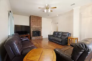 227 N Hopson St, Van Alstyne, TX 75495 - Photo 3