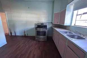 1032 S Montgomery St, Sherman, TX 75090 - Photo 5