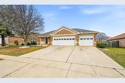 528 Bretts Way, Burleson, TX 76028 - Photo 3