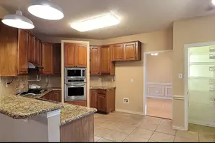 9807 Sunrise Ct, Irving, TX 75063 - Photo 9