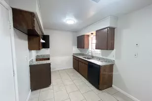 2641 Arlington Ln, Lancaster, TX 75134 - Photo 9