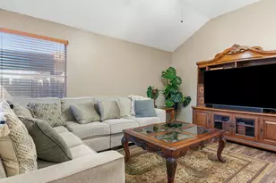 6410 St Alban Ct, Arlington, TX 76001 - Photo 17