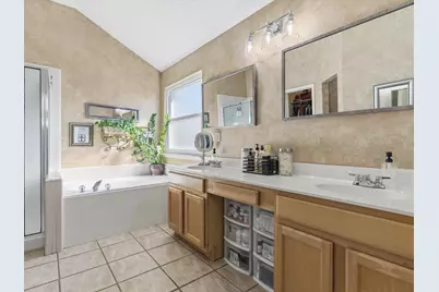 6410 St Alban Court, Arlington, TX 76001 - Photo 23