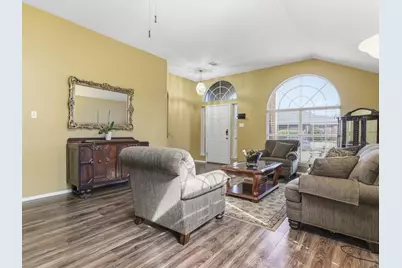 6410 St Alban Court, Arlington, TX 76001 - Photo 7