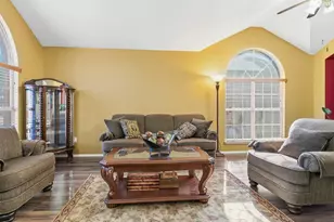 6410 St Alban Ct, Arlington, TX 76001 - Photo 5