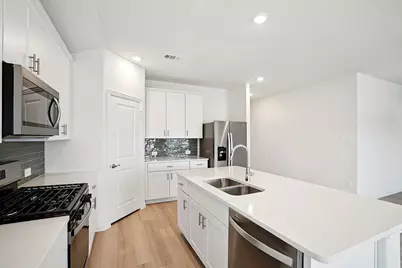 704 Edgehurst Drive, McKinney, TX 75071 - Photo 3