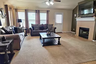 1813 Overlook Dr, Lancaster, TX 75146 - Photo 9