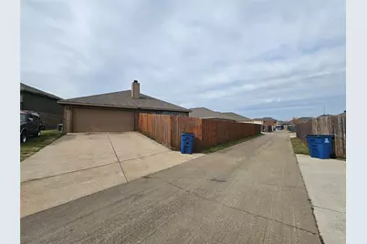 1813 Overlook Drive, Lancaster, TX 75146 - Photo 21