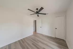 1946 Chesham Dr, Carrollton, TX 75007 - Photo 35