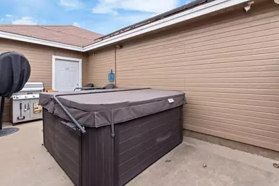 812 Barber Avenue, Cleburne, TX 76031 - Photo 7