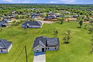 124 Brookview Dr, Bridgeport, TX 76458 - Photo 3