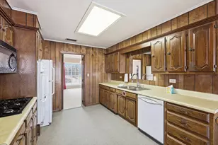 300 Red River Dr, Whitesboro, TX 76273 - Photo 15