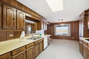 300 Red River Dr, Whitesboro, TX 76273 - Photo 13