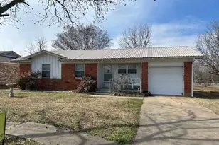 401 S Carter St, Whitewright, TX 75491 - Photo 1