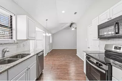 817 Ackers Drive, Arlington, TX 76001 - Photo 3