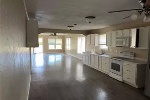 320 N 2nd St, Jacksboro, TX 76458 - Photo 3