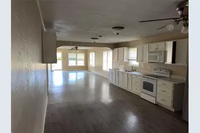 320 N 2nd Street, Jacksboro, TX 76458 - Photo 3