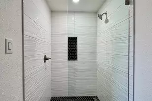 3915 Spring Hollow Dr, Carrollton, TX 75007 - Photo 15