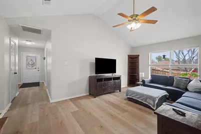 323 Sage Trail, Springtown, TX 76082 - Photo 7