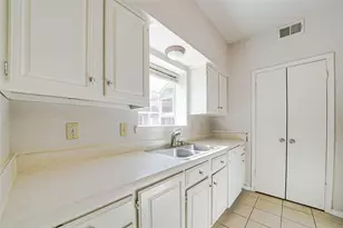 3550 Country Square Dr, Carrollton, TX 75006 - Photo 17