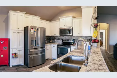 3115 Main Street, Granbury, TX 76049 - Photo 9