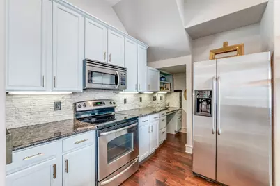 2100 N Fitzhugh Avenue #O, Dallas, TX 75204 - Photo 9